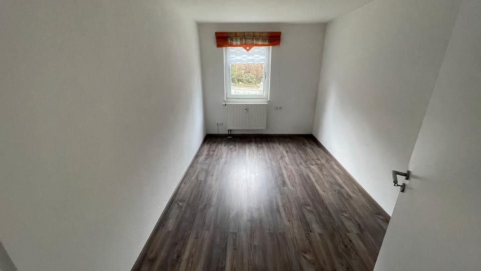 Erdgeschoßwohnung Großheirath - 3 Zimmer, 74 m&sup2;, 750&euro; | Angebot:24444021