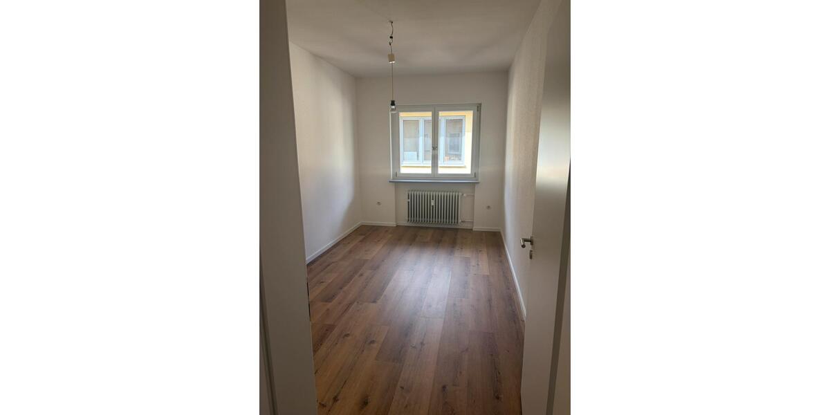 Etagenwohnung Stadtlauringen - 4 Zimmer, 102 m&sup2;, 825&euro; | Angebot:26604782