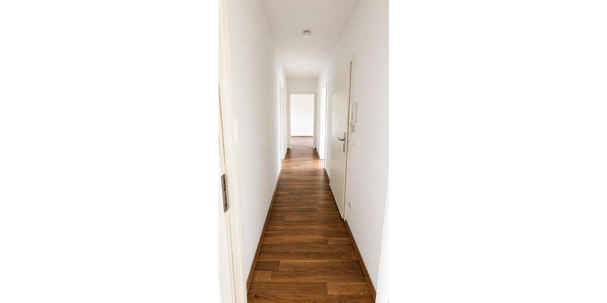 Dachgeschoßwohnung Merseburg - 4 Zimmer, 90 m&sup2;, 590&euro; | Angebot:26535293