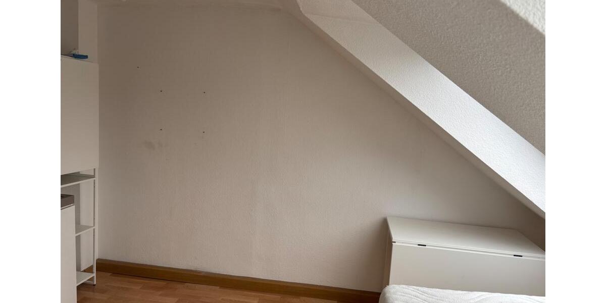 Dachgeschoßwohnung Bonn - 1 Zimmer, 16 m&sup2;, 330&euro; | Angebot:26689266