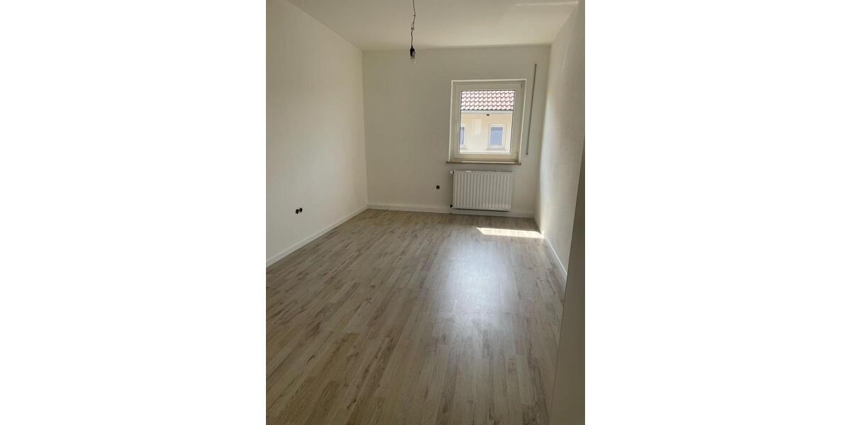 Etagenwohnung Herrieden - 3.5 Zimmer, 82 m&sup2;, 1.120&euro; | Angebot:25959677