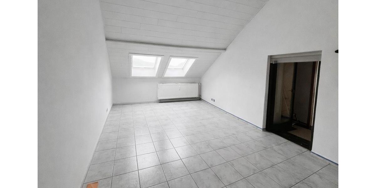 Dachgeschoßwohnung Erlenbach bei Marktheidenfeld - 3 Zimmer, 86 m&sup2;, 750&euro; | Angebot:25321405