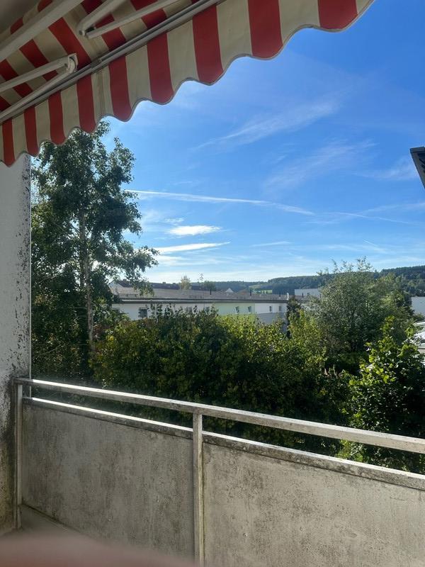 2. OG 3 Zimmer mit Balkon ab sofort zimmer