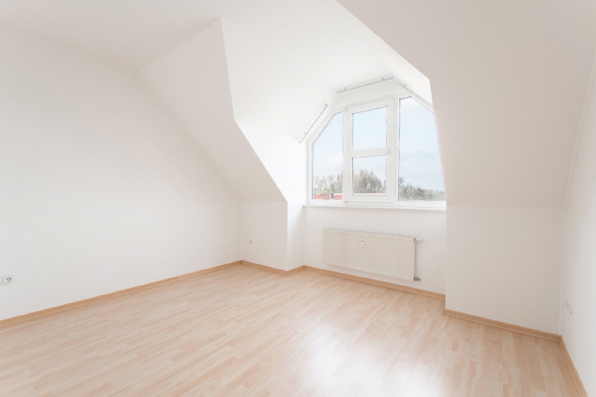 SÜD-BALKON - EINBAUKÜCHE - HELL UND FREUNDLICH - PKW-STELLPLATZ - WANNENBAD - GEPFLEGT 2 zimmer