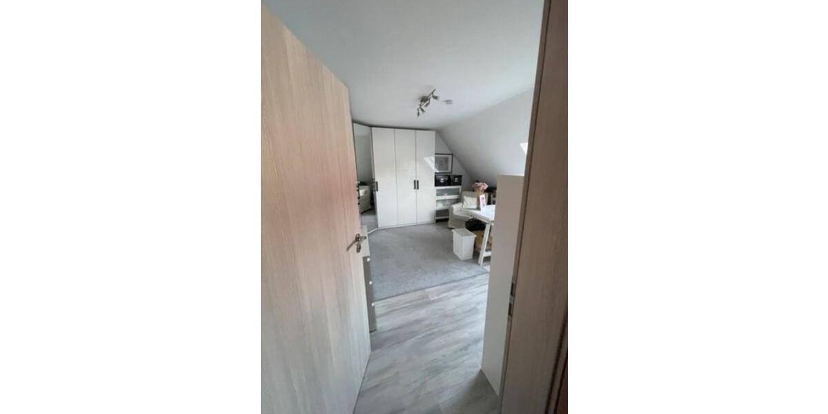 Dachgeschoßwohnung Homburg - 4 Zimmer, 110 m&sup2;, 950&euro; | Angebot:25989372