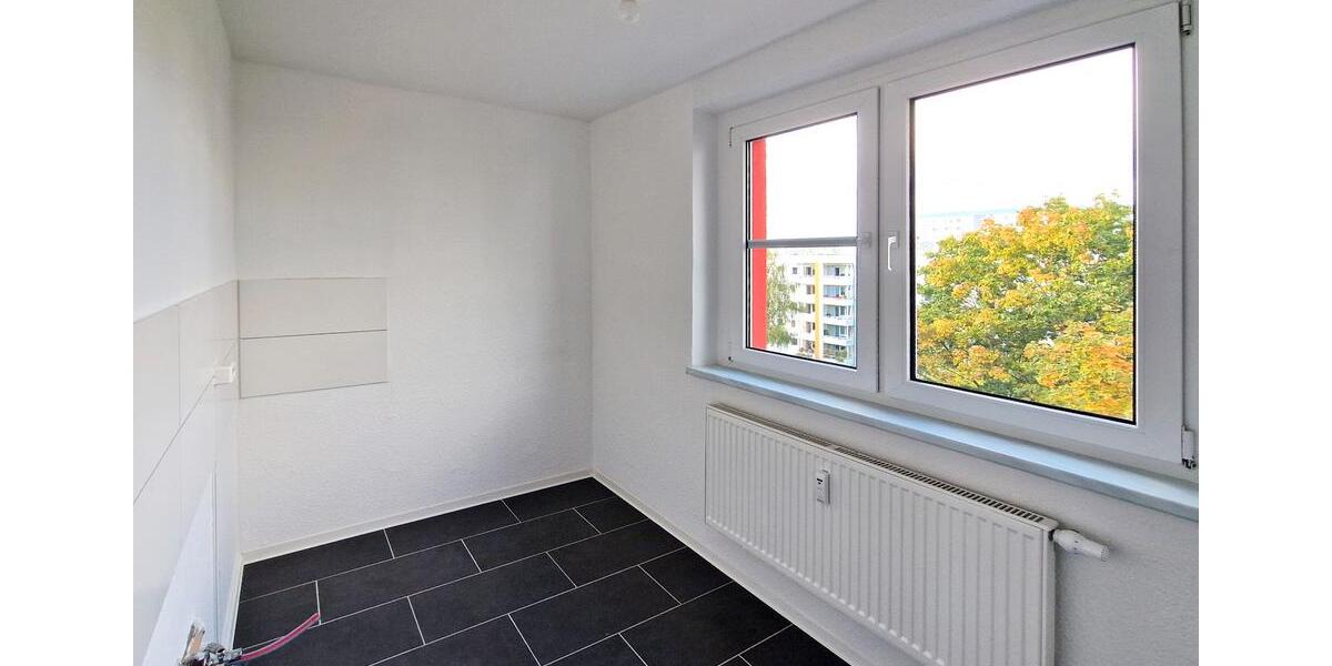 Etagenwohnung Neubrandenburg Carlshöhe - 4 Zimmer, 73 m&sup2;, 471&euro; | Angebot:25750668