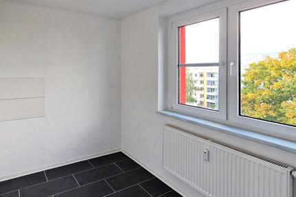 Wohnung Neubrandenburg Carlshöhe - 4 Zimmer, 73 m&sup2;, 471&euro; | Angebot:25750668