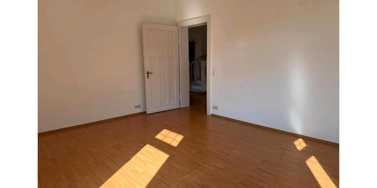 Etagenwohnung Schwarza - 5 Zimmer, 130 m&sup2;, 1.350&euro; | Angebot:25158380