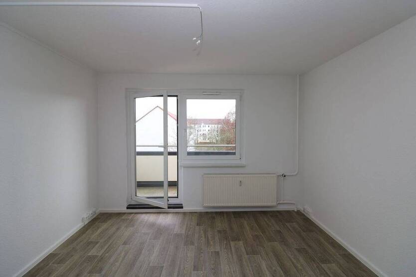 Schaumparty im modernen Wannenbad...helle 3-RW mit Wanne u. Balkon!!!