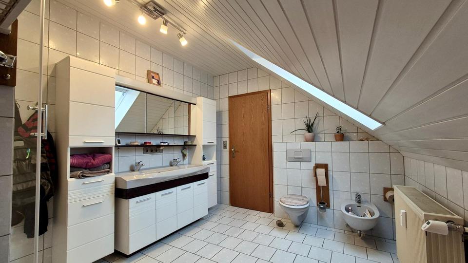 Dachgeschoßwohnung Neuburg an der Donau - 4 Zimmer, 121 m&sup2;, 950&euro; | Angebot:26041339