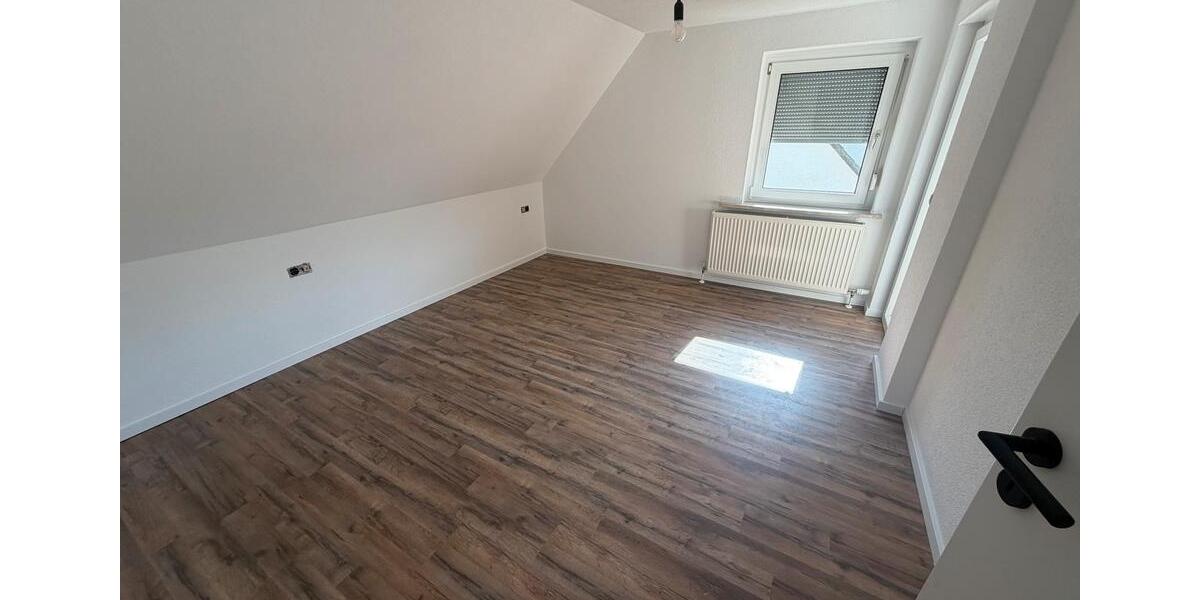 Dachgeschoßwohnung Aidlingen - 3.5 Zimmer, 85 m&sup2;, 1.300&euro; | Angebot:25547177
