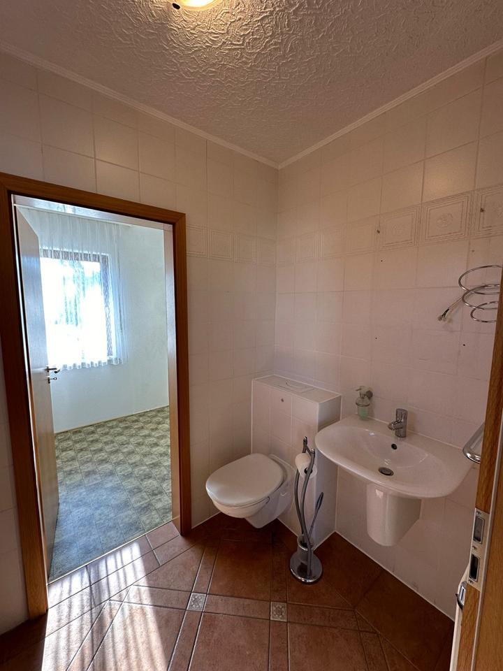 Großzügige 5-Zimmer-Wohnung, 155qm mit Garten und Stellplatz