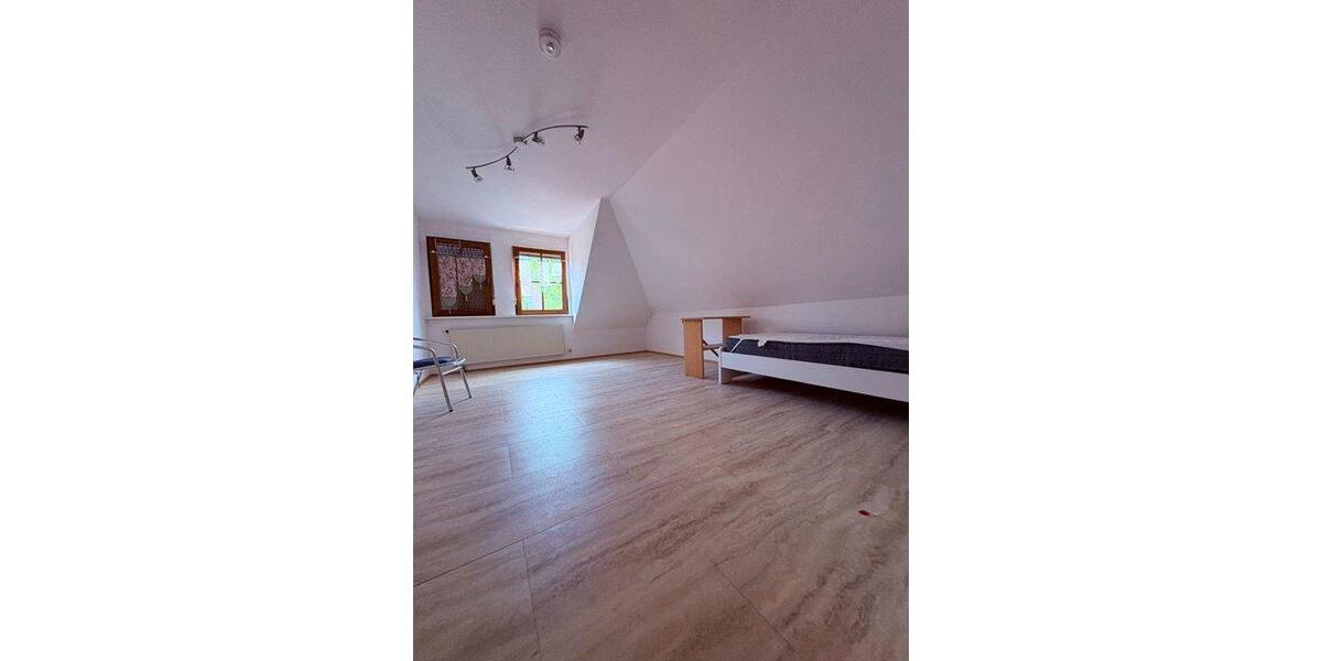 Dachgeschoßwohnung Zeitlofs - 5 Zimmer, 140 m&sup2;, 695&euro; | Angebot:26516755