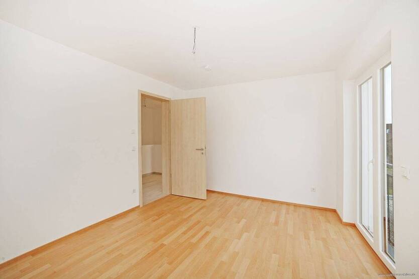 Neuwertige Doppelhaushälfte (BJ 2023) über 2 Etagen zzgl. UG mit großem Privatgarten und Hobbyraum!