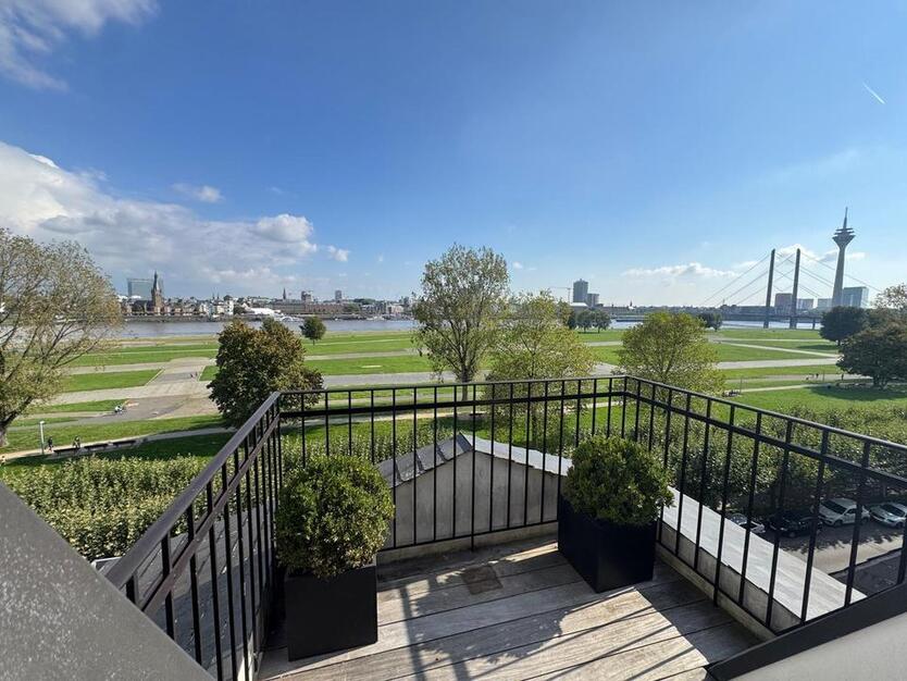 Oberkassel mit Rheinblick with Rhein view 3 zimmer