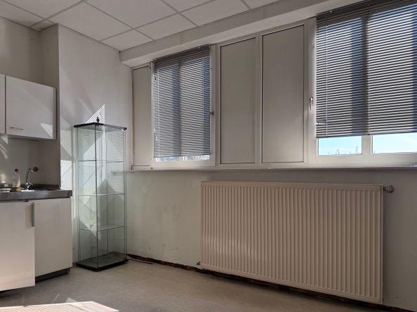 VB3334 Kleine ca. 43 m³ Büroeinheit und ca. 77 m² Lager Regensburg - Nord zimmer