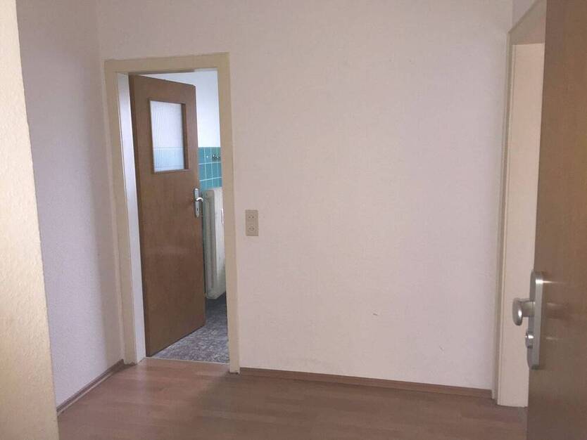 Lev.-Quettingen, ruhiges Appartement, 1.OG, ca. 37 m², 1 Zimmer, Balkon, Küche, Wannenbad