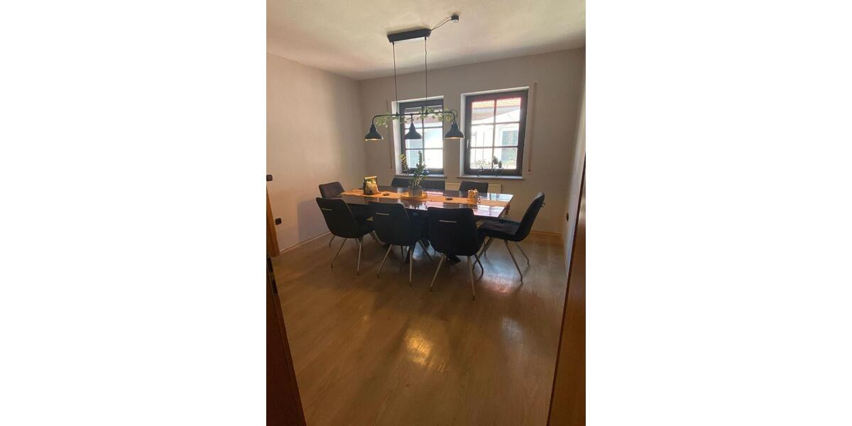 Etagenwohnung Albertshofen - 3 Zimmer, 110 m&sup2;, 850&euro; | Angebot:26644973