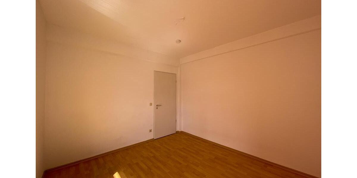 Etagenwohnung Naumburg (Saale) - 4 Zimmer, 110 m&sup2;, 800&euro; | Angebot:26476537