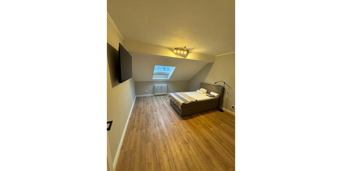 Dachgeschoßwohnung Neuss - 2 Zimmer, 45 m&sup2;, 900&euro; | Angebot:26480009