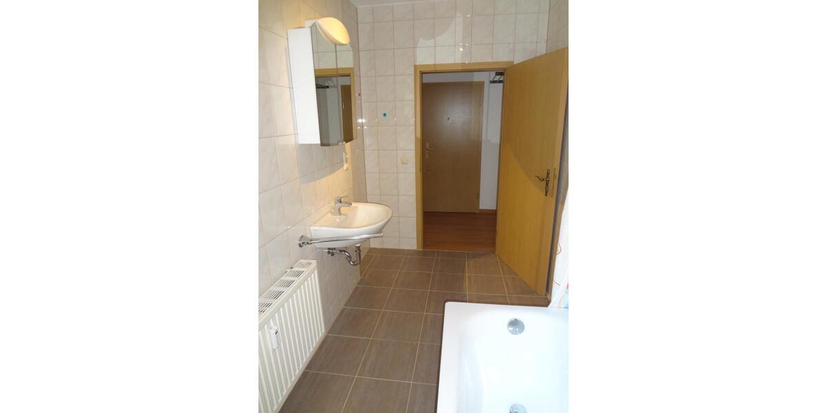Dachgeschoßwohnung Zwickau - 2 Zimmer, 51 m&sup2;, 300&euro; | Angebot:26455406