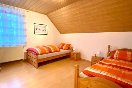 Wohnen auf Zeit Schwandorf - 3 Zimmer, 100 m&sup2;, 25&euro; | Angebot:24337575