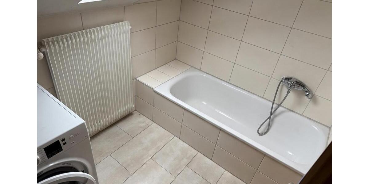 Dachgeschoßwohnung Bad Neustadt an der Saale - 4 Zimmer, 80 m&sup2;, 550&euro; | Angebot:26213373