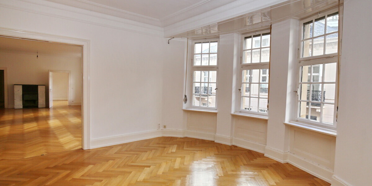 *** Altbauetage mit 210m² im Stadtzentrum *** 6 zimmer