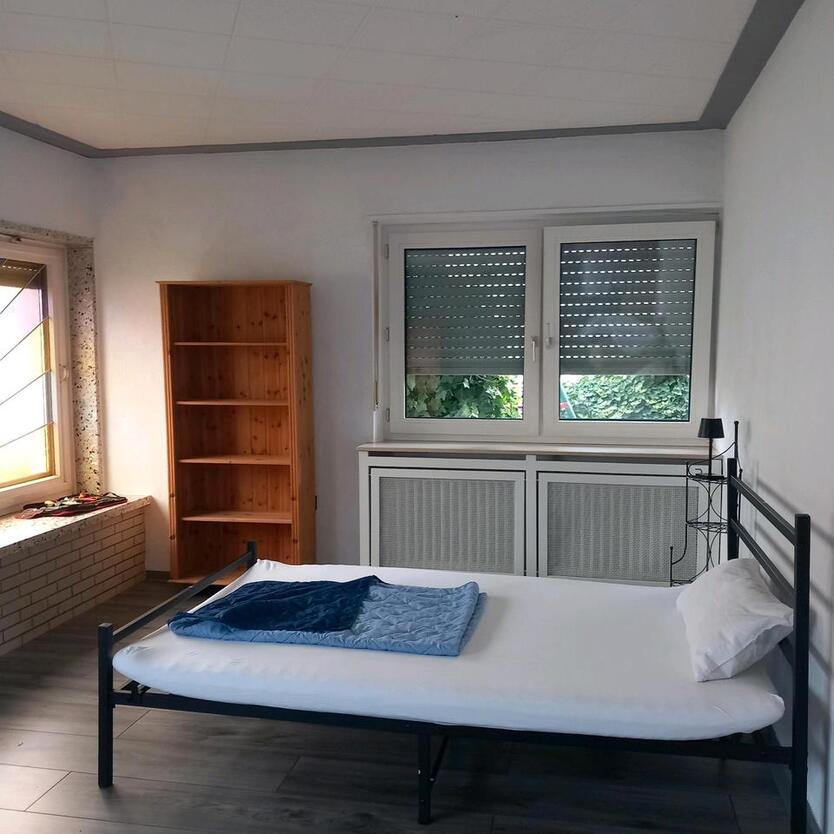 2 Bett Zimmer Vermietung, mit Küche, schönes Bad, Fernseher, Was