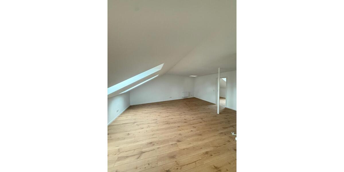 Dachgeschoßwohnung Niederaichbach - 4 Zimmer, 120 m&sup2;, 1.100&euro; | Angebot:25790907