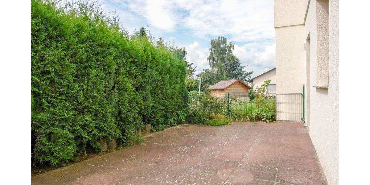 Gemütliche ca.100m² Erdgeschoss-Wohnung mit geschützter West-Terrasse 3 zimmer