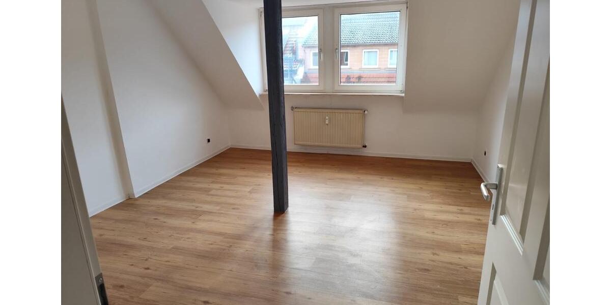 Dachgeschoßwohnung Saarbrücken - 3 Zimmer, 90 m&sup2;, 850&euro; | Angebot:24745389