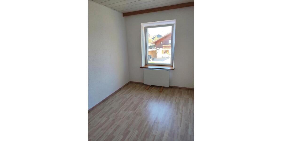 Etagenwohnung Hengersberg - 4 Zimmer, 90 m&sup2;, 500&euro; | Angebot:26693029
