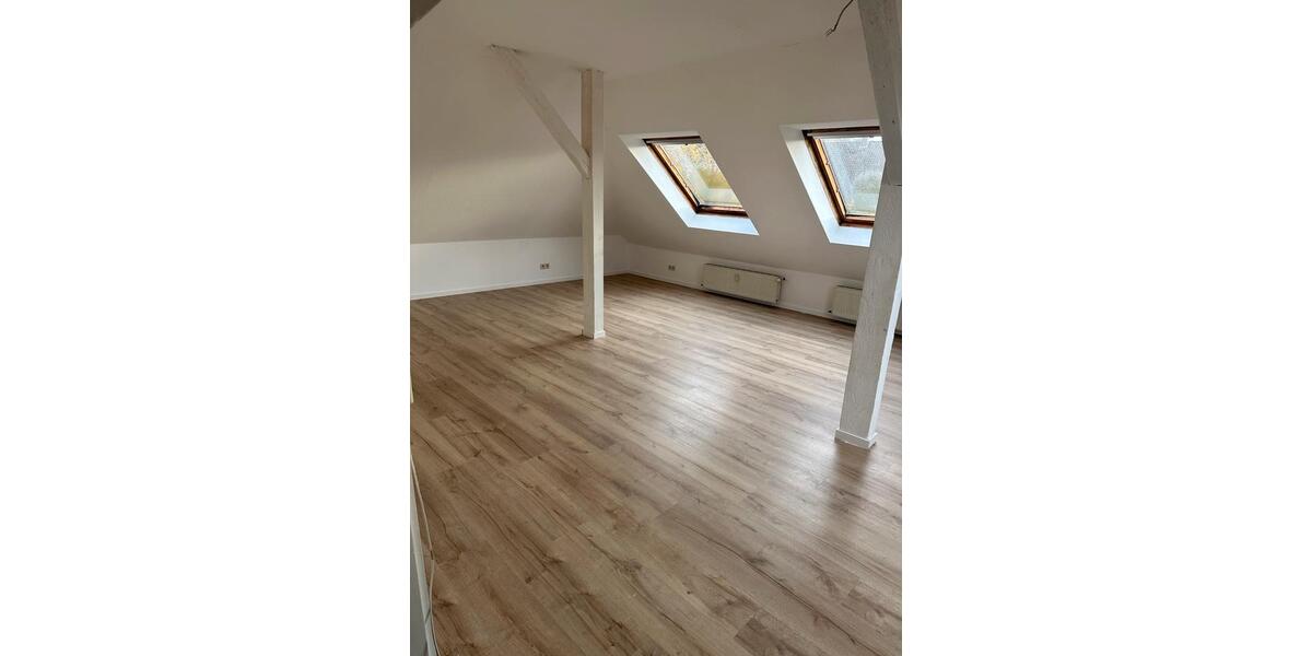 Dachgeschoßwohnung Walsrode - 5 Zimmer, 150 m&sup2;, 1.200&euro; | Angebot:26343108