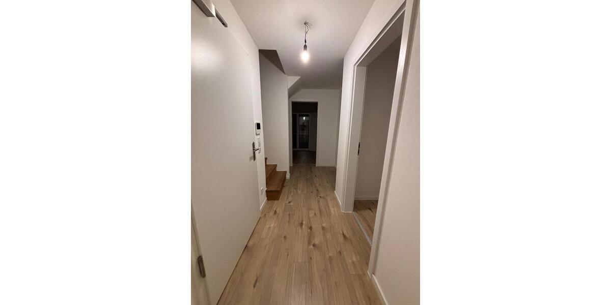 Maisonettenwohnung Barbing - 5.5 Zimmer, 150 m&sup2;, 2.100&euro; | Angebot:24327338