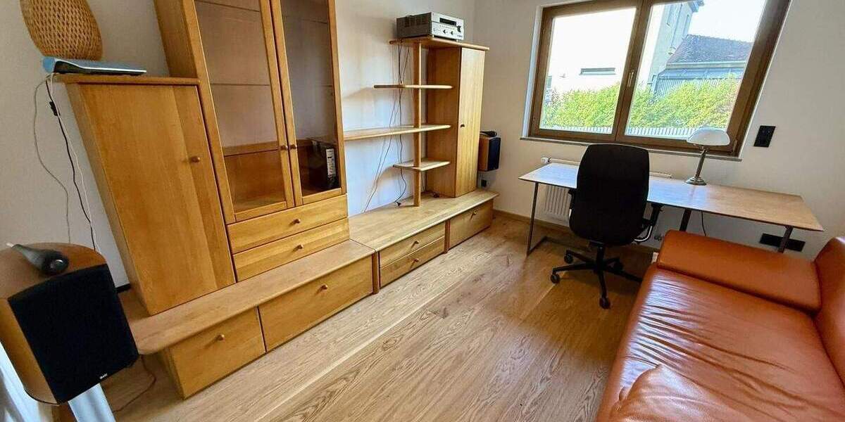 Bungalow Iphofen - 8 Zimmer, 214 m&sup2;, 2.350&euro; | Angebot:25682670