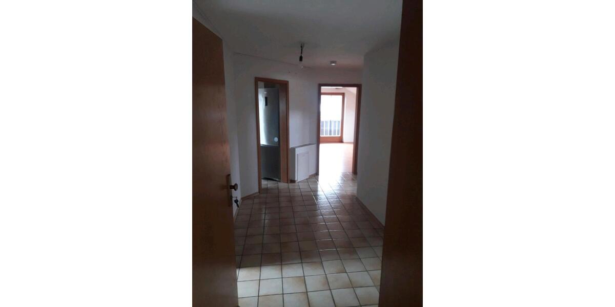 Dachgeschoßwohnung Trostberg - 3 Zimmer, 75 m&sup2;, 1.050&euro; | Angebot:25266230