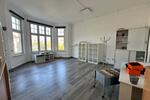 Willkommen am Julius-Mosen-Platz 4 – einer der gefragtesten Adressen in Oldenburg! Diese attraktive Bürofläche im Herzen der Innenstadt bietet Ihnen auf ca. 150 m² ein modernes und repräsentatives... zimmer