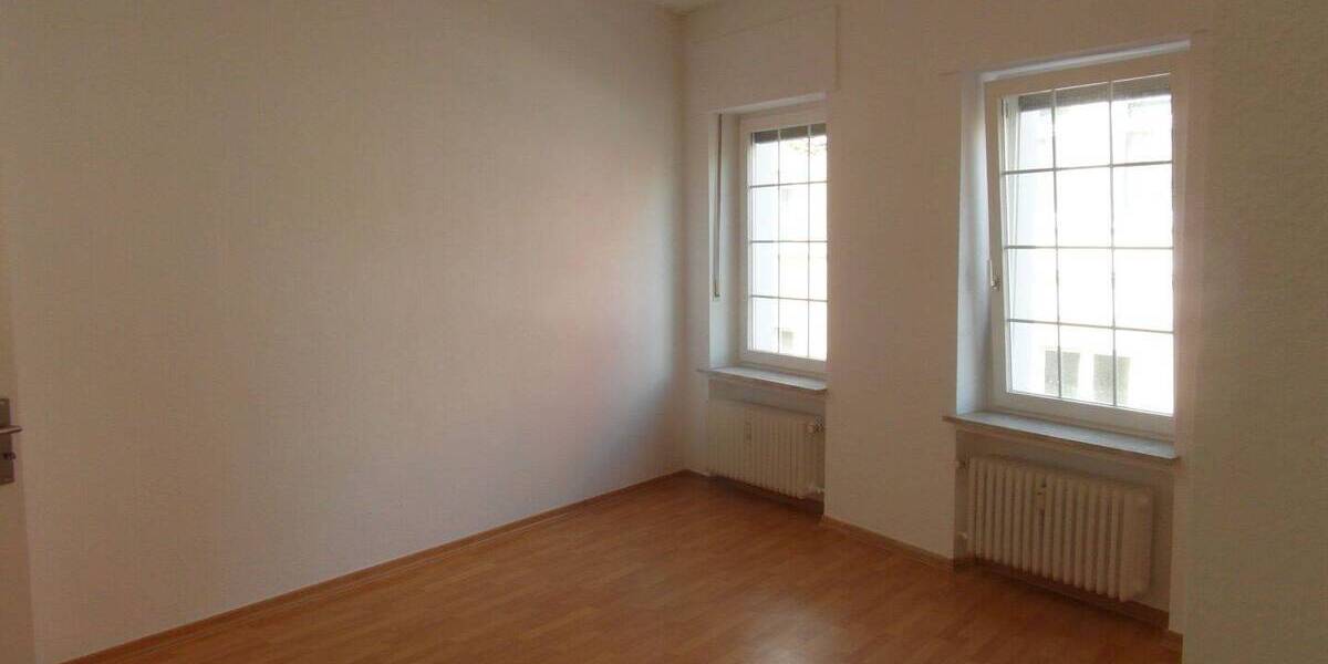 Etagenwohnung Bonn Endenich - 4 Zimmer, 90 m&sup2;, 1.350&euro; | Angebot:25938685