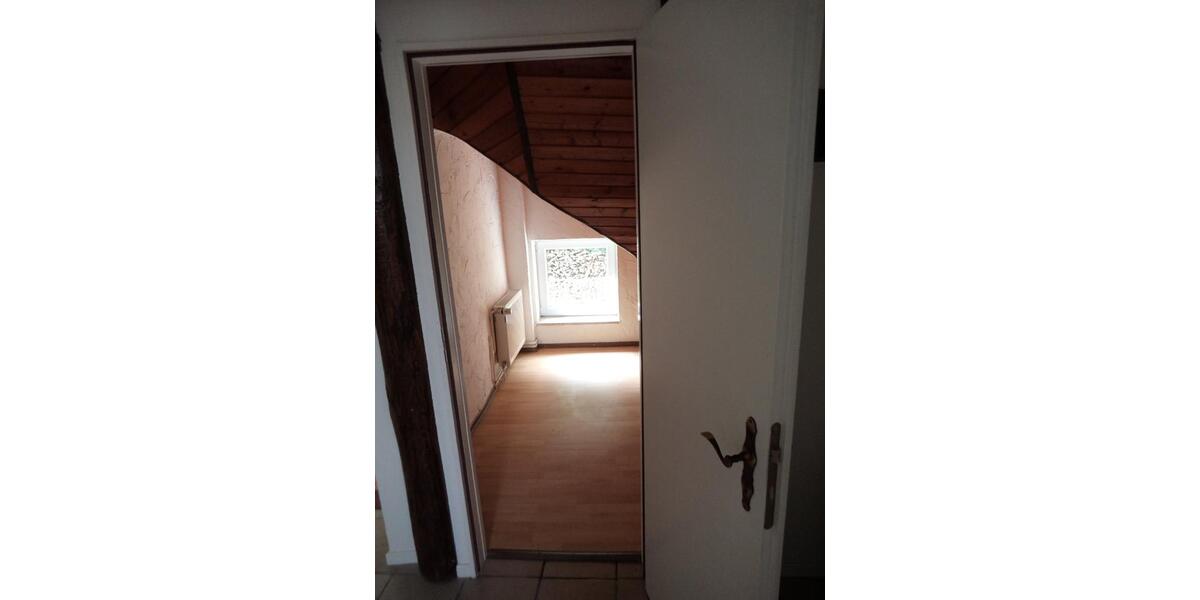 Dachgeschoßwohnung Wiesbaden Nordost - 3 Zimmer, 95 m&sup2;, 700&euro; | Angebot:25650731