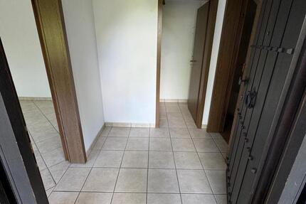 Frisch renovierte 2 Zimmer Einliegerwohnung in ruhiger Lage zimmer