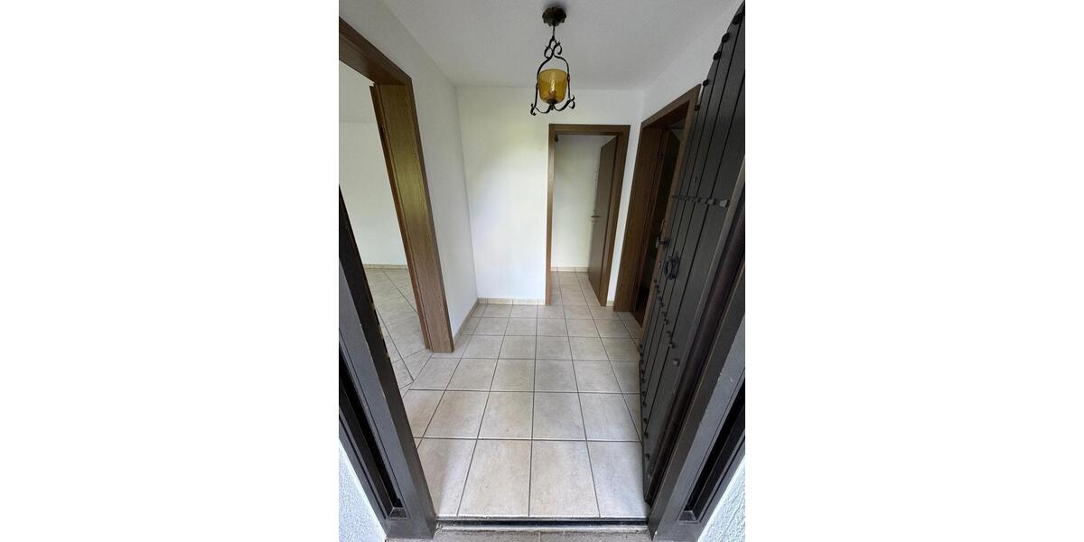 Frisch renovierte 2 Zimmer Einliegerwohnung in ruhiger Lage zimmer