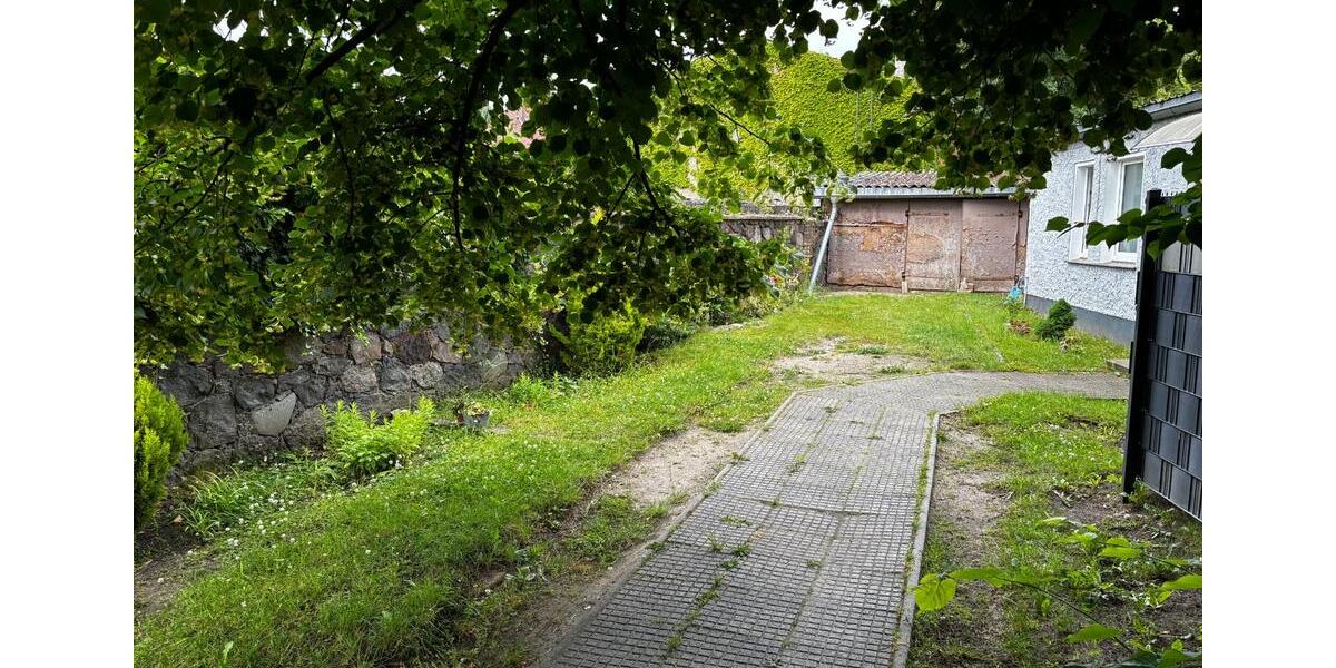 Haus mit Grundstück zu vermieten in LindenbergTauche. 300m Edeka 2.5 zimmer