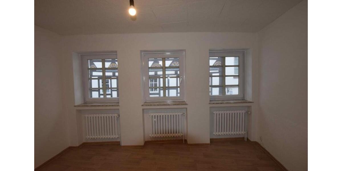 Erdgeschoßwohnung Hameln - 4 Zimmer, 145 m&sup2;, 1.015&euro; | Angebot:22598294