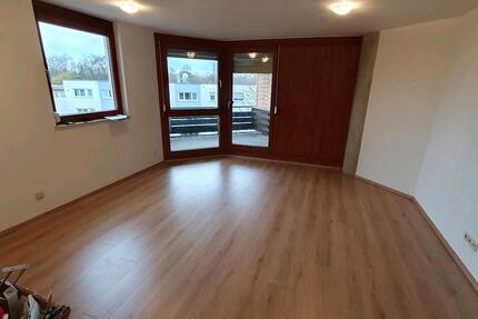 Erstbezug nach Sanierung: 1-Z.-Whg mit gr. Balkon und Küche 1 zimmer