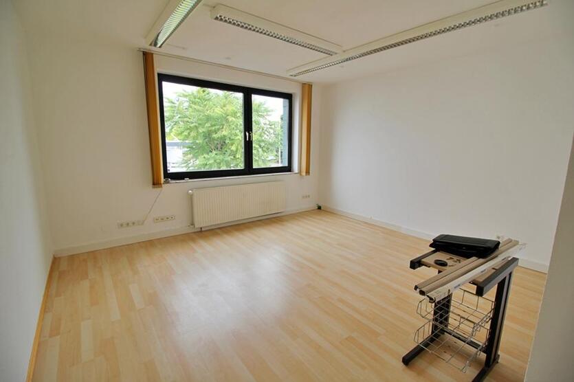 Hastedt ** Bürofläche ** gepflegt und ruhig - mit einem KFZ-Stellplatz