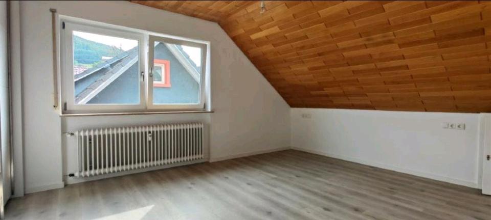 Dachgeschoßwohnung Lahr (Schwarzwald) - 3 Zimmer, 1.350&euro; | Angebot:22271427