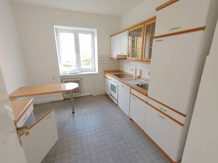 Nähe Stadtpark: Ruhige 4-Zimmer-Wohnung mit Süd-West-Loggia in 23568 Lübeck-St.Gertrud, Lutherstr.