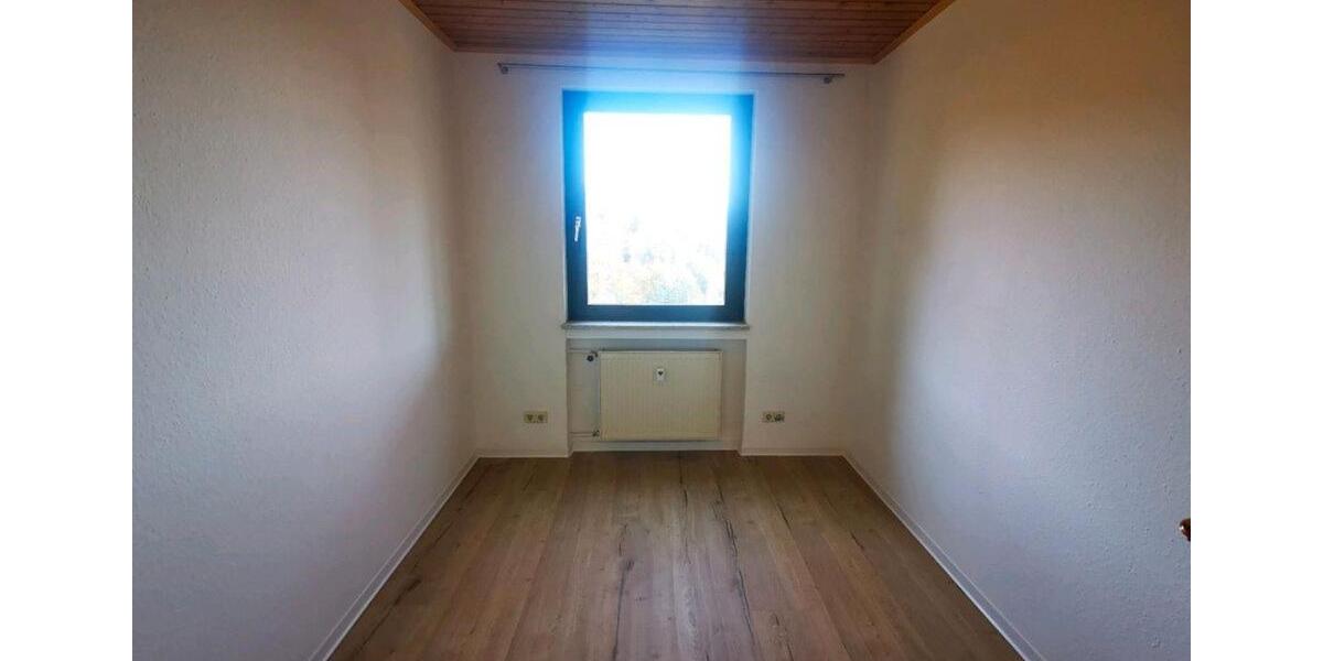 Erdgeschoßwohnung Bad Herrenalb - 3.5 Zimmer, 123 m&sup2;, 950&euro; | Angebot:25887946