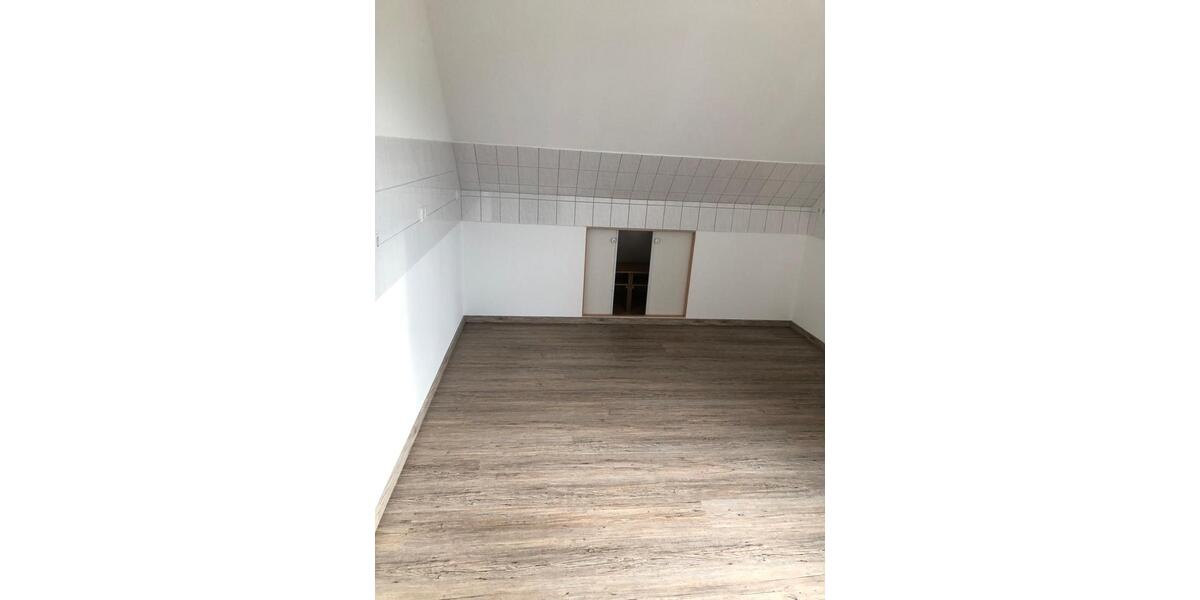 Dachgeschoßwohnung Bodenwerder - 5 Zimmer, 99 m&sup2;, 910&euro; | Angebot:25029582